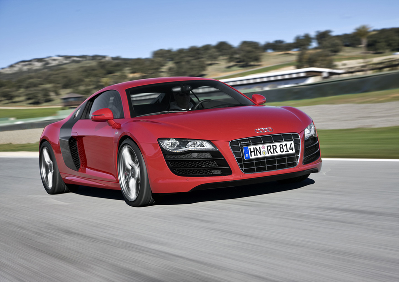 Illustration for article titled 2010 Audi R8 5.2 V10 Proves Ten Sounds Better Than Eight